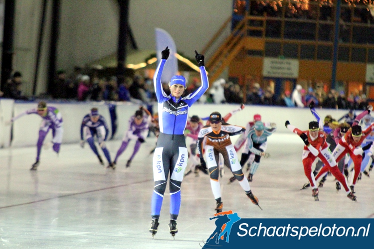 Irene Schouten won in Dronten naast de puntenkoers ook de afsluitende mass-start.