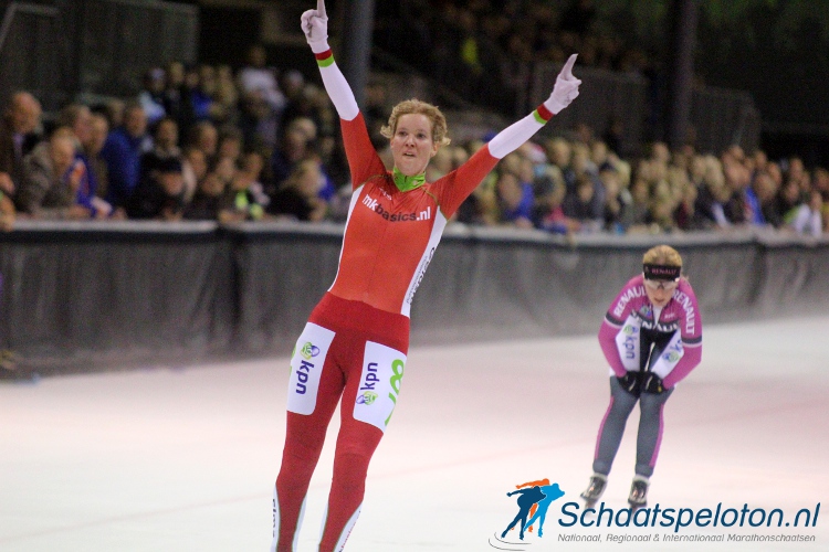 Elma de Vries (MKBasics.nl) wint de tweede KPN Marathon Cup in Utrecht.