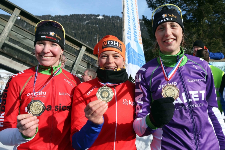 Elma de Vries (zilver, li.), kampioen Mariska Huisman (mi.) en Erna Last-Kijk in de Vegte (brons, re.) bevolkten op de Weissensee het damespodium bij het Open NK.