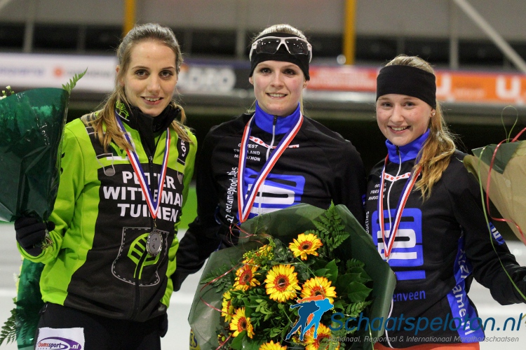 Het eindpodium van de landelijke Regiotopcompetitie met van vlnr Tessa Witteman, Lisette Hoekstra en Corina Dijkstra, die de dagzeges onder elkaar verdeelden.