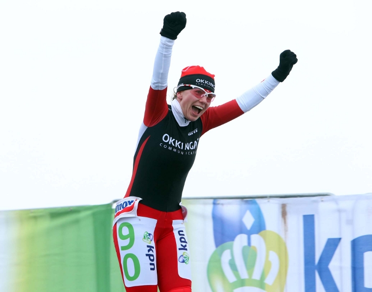 Foske Tamar van der Wal kon de winst in De Ronde van Skarsterlân vieren.