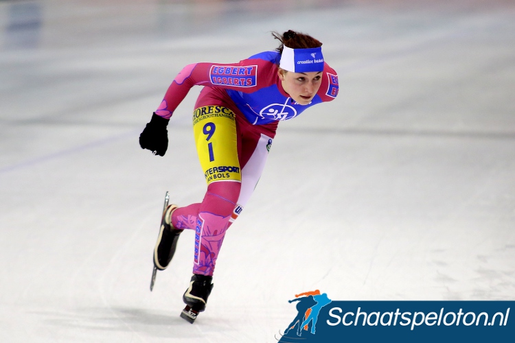 Chantal Hendriks toonde in Eindhoven lef en dubbelde solo het peloton.