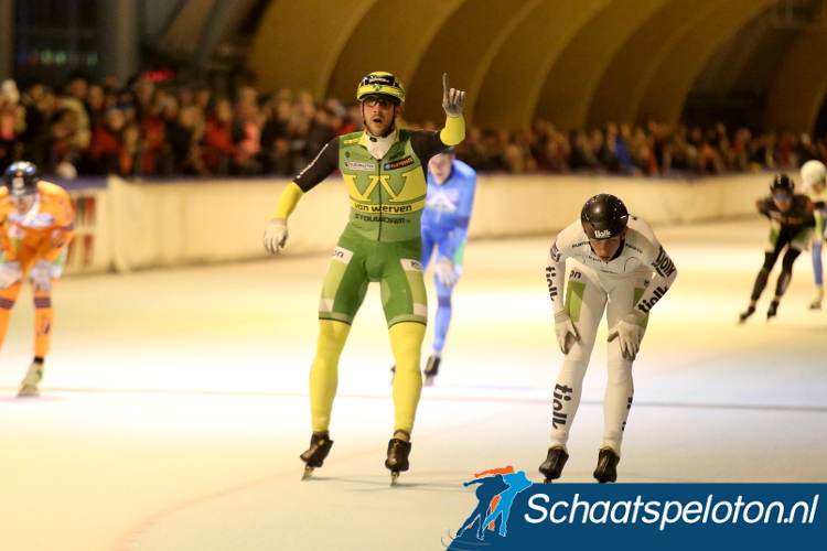 Gary Hekman kan juichen als de vijftigste winnaar van de Schaatsmarathon van Haarlem.