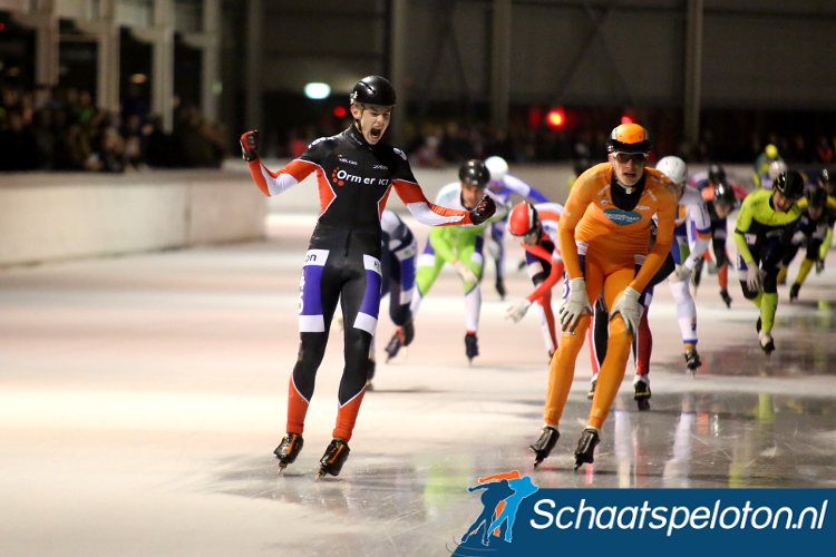 Bart Hoolwerf mag juichen als winnaar van de Beloftenmarathon in Breda.