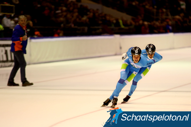 Bob de Vries blijft ondanks waarschuwing van de scheidsrechter Alexis Contin steunen na het ingaan van de laatste drie ronden. Dit leidt tot diskwalificatie en de winst van Gary Hekman in KPN Marathon Cup 15.