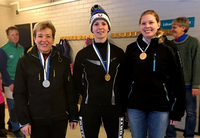 De op Finse licentie rijdende Nederlandse Carolien Hunneman werd op het podium geflankeerd door Kirsi Korpijärvi en Tiina Karvonen die zilver en brons wonnen.