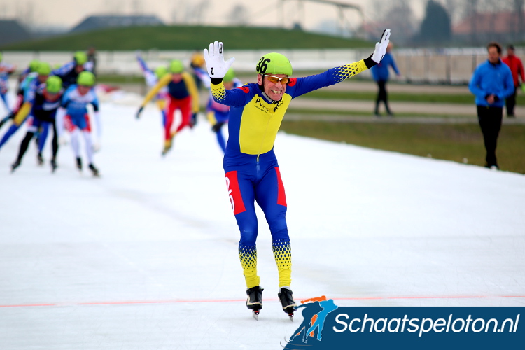  Bij de Heren Masters 60+ ging Leendert Wals met de titel naar huis. Hij sprintte in de slotmeters de rest van het peloton op achterstand en kon juichend over de meet.