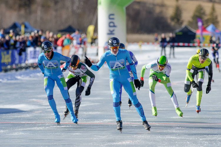 Simon chouten was na 30 kilometer ploeggenoot Bob de Vries (Royal A-ware/Fonterra) en Johan Knol (Team Man&Mach) te snel af.