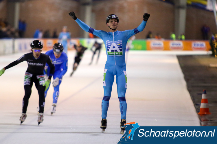 Simon Schouten wint ook Sjoerd den Hertog op plaats drie en Niels Mesu op plaats vier doen goede zaken voor het klassement waar Mats Stoltenborg wegzakt omdat hij de slag mist.