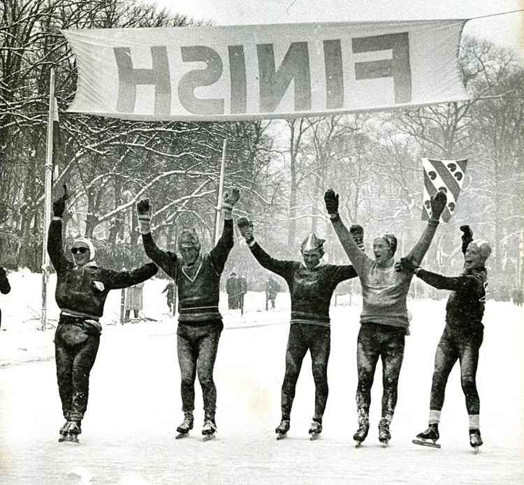 Jan J. van der Hoorn was een van de vijf rijders die na het Pact van Vrouwbuurstermolen gezamenlijk de finish in Leeuwarden passeerden.