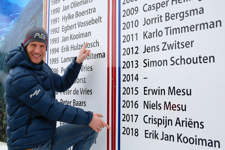 Met zijn overwinning gisteren bij de Alternatieve Elfstedentocht heeft Erik Jan Kooiman zich naast zijn vader een plek verworven op het winnaarsbord langs de Weissensee.