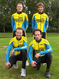 Goesting Events op de foto staand vlnr: Martijn de Groot, Kevin Floris. Knielend vlnr:  Michiel Maerten en Greg Nieuwenhuys.