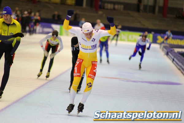 Rudi Groenendal kan juichen hij is de nieuwe Masterkampioen van Nederland, John van Dijk weet dat hij geklopt is.