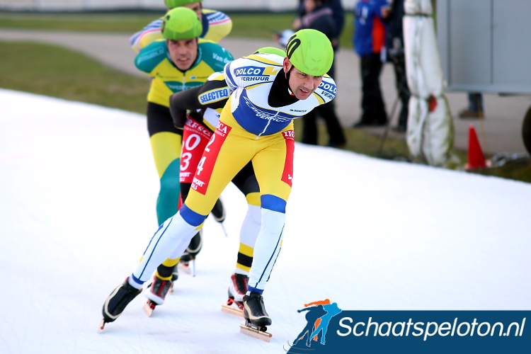 Hans van Apeldoorn slaagde er bij de Masters in solo het peloton te dubbelen