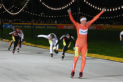 Opnieuw kon Jan Maarten Heideman (Proteq) juichend over de eindstreep rijden in de zesde wedstrijd in de Essent Cup.