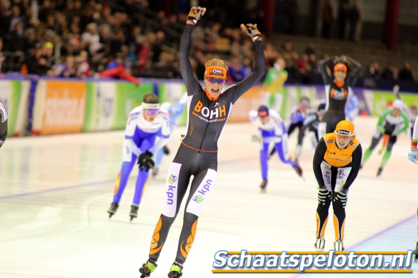 Mariska Huisman wint de sprint en is de nieuwe Nederlands Kampioen marathonschaatsen. 