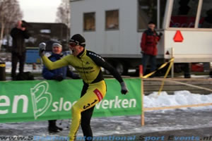 Lars Hoogenboom wint in Borlänge zijn eerste natuurijsmarathon, de World Grand Prix Tunabyggen.