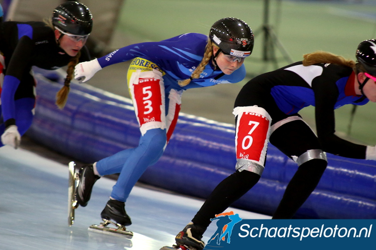 Marijke Groenewoud, die zaterdag nog tweede werd tijdens de finale van de landelijke Mass-startcompetitie, was in de eindsprint van de derde wedstrijd van de Noord-Oost Competitie oppermachtig voor Jasmijn Visser (Newspeed) en Maya de Jong (CENNED).