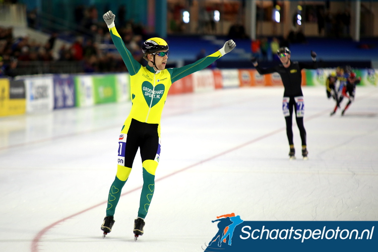 Kersvers Nederlands kampioen bij de Neo-Senioren Niels Overvoorde won vorig jaar de Beloftenmarathon in Eindhoven maar stroomt vanavond, samen met negentien collega's, door naar de Topdivisie.