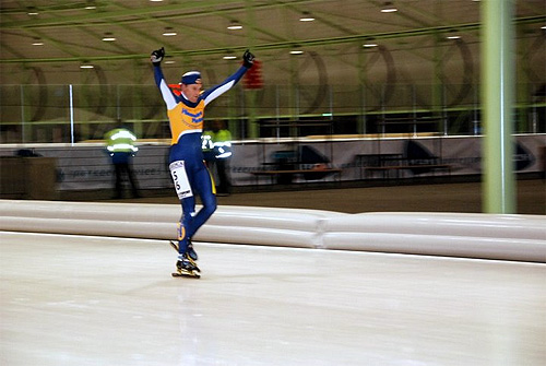 Voormalig A-rijder Erik Groenendal wint op IJsbaan Twente de vijfde Noord-Oost Competitiewedstrijd in de C1 Divisie.