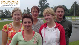 Met (v.l.n.r.) Annemargreet Kramer, Annelies Passchier, Nynke Huitema en Ellen Waijer en onder leiding van Frank Wagemaker zal Pro Horeca komend seizoen zijn debuut maken in het damespeloton.