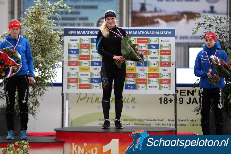 Rachelle van de Griek werd februari 2015 nog Nederlands Kampioene Junioren C, komende winter maakte ze als jongste rijdster haar landelijke debuut.
