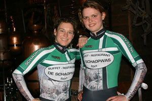 olanda Langeland en Hilde van Slochteren rijden volgend seizoen voor het nieuwe Damesteam De Schaopwas.