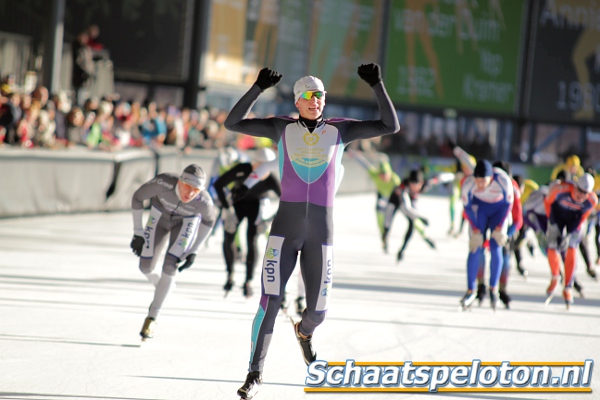 Simon Schouten (Volvo Ton van Kuyk) wint het Nederlands Kampioenschap in de Eerste Divisie.