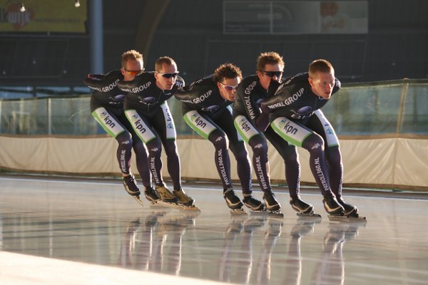 Team Payroll Group in actie met van voor naar achter Lars Hoogenboom, Marcel van Ham, Joost Vink, Gerard Nijgh en Bart Hakkenberg.