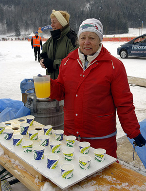 Tine Koehoorn als vrijwilligster actief op de Weissensee.