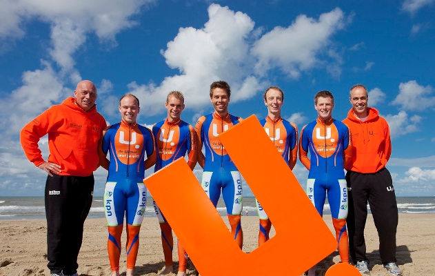 De Top Divisierijders van Schaatscentrum De Uithof presenteren zich voor het nieuwe seizoen.